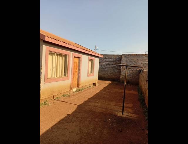 2 BEDROOM HOUSE FOR SALE IN PALM RIDGE EXT 2
